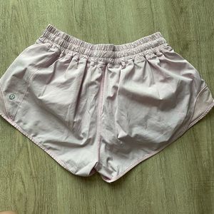 Lululemon PINK hotty hot shorts 2.5”